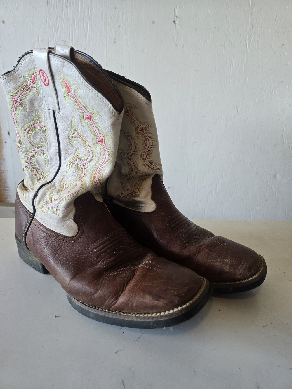 Womwna Two-Tone Brown and White Tony Lama Boots